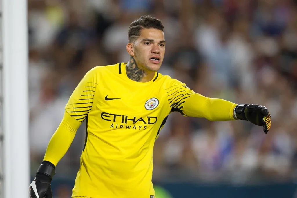 Fenerbahçe pracuje nad pozyskaniem Édersona z Manchesteru City — w razie transferu Donnarumma trafi do City Ederson - Manchester City