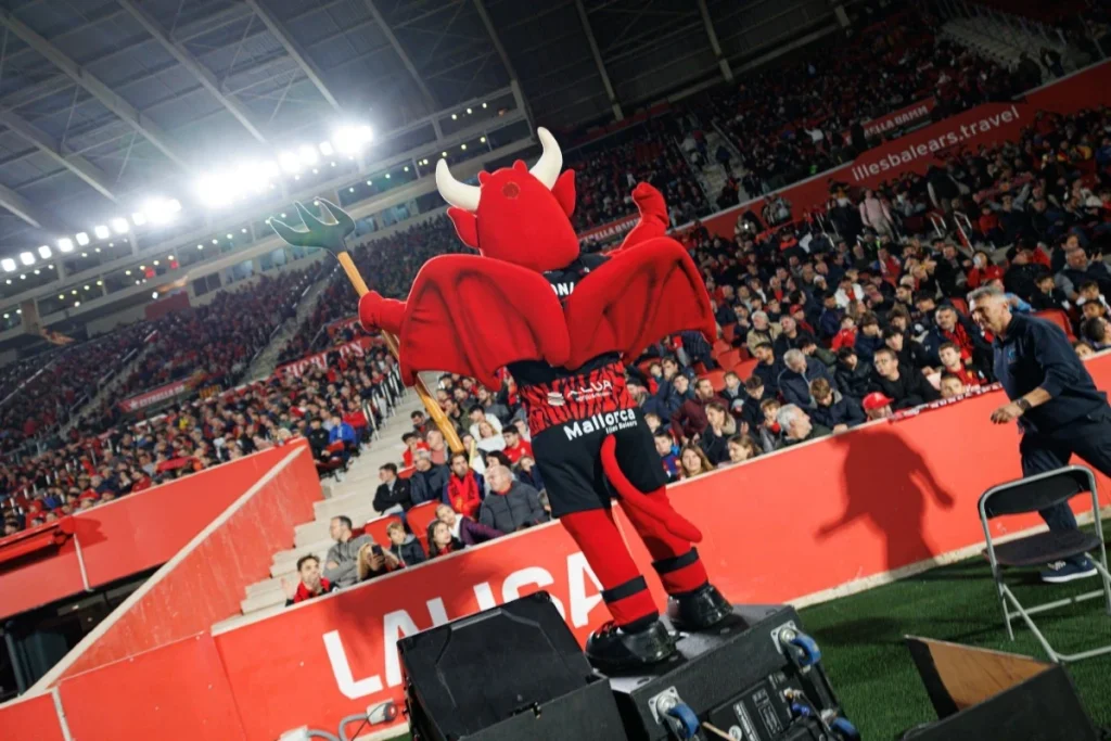 RCD Mallorca – Real Madryt oceny zawodników. Kto zasłużył na pochwały? (04.04.2026) Real Mallorca - kibice 1