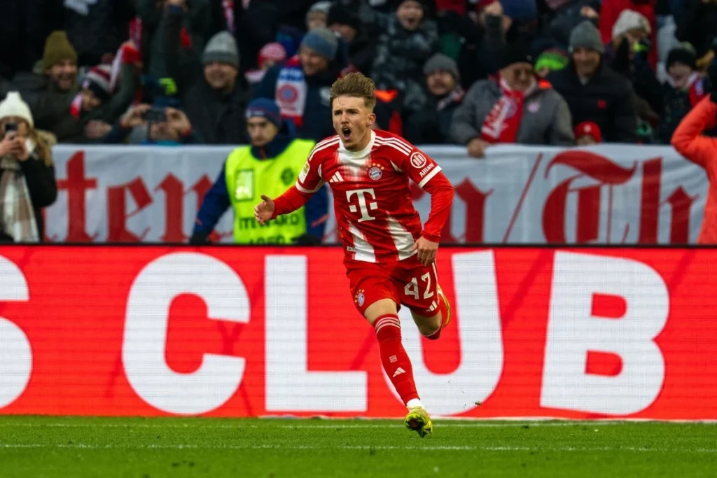 Bayern Monachium - Lennart Karl 1