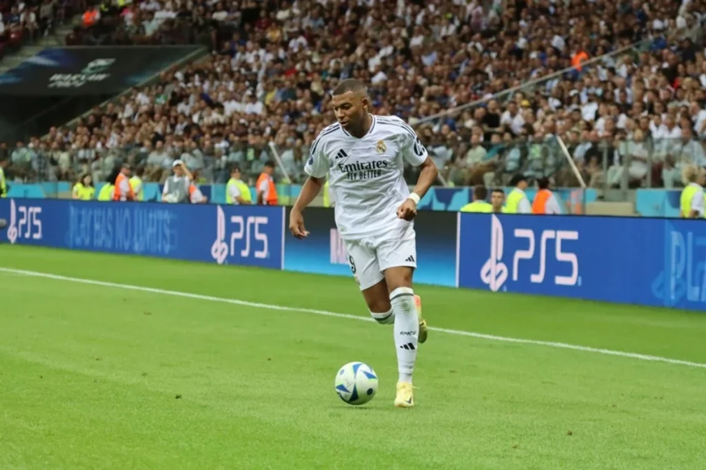 Real Madryt - Kylian Mbappe 6